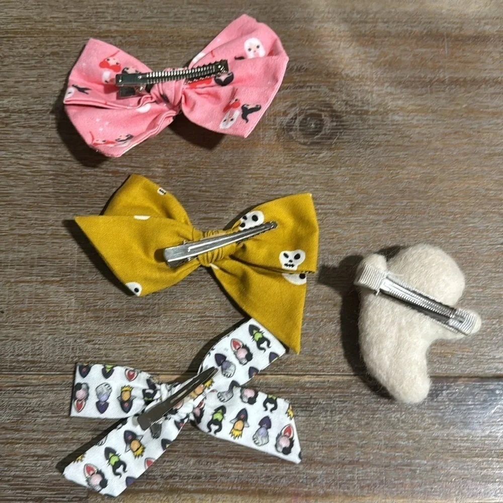 Set of 4 girls Halloween holiday clip bows small shop